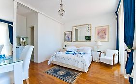 Blue Studio Apartment Next To The Beach